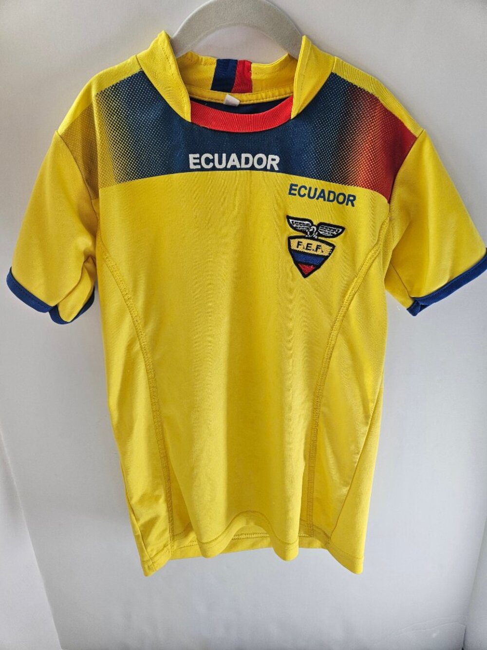 Ecuador National Team Soccer Jersey (2011-13 Era) - Marathon Boys/Youth | SZ 32